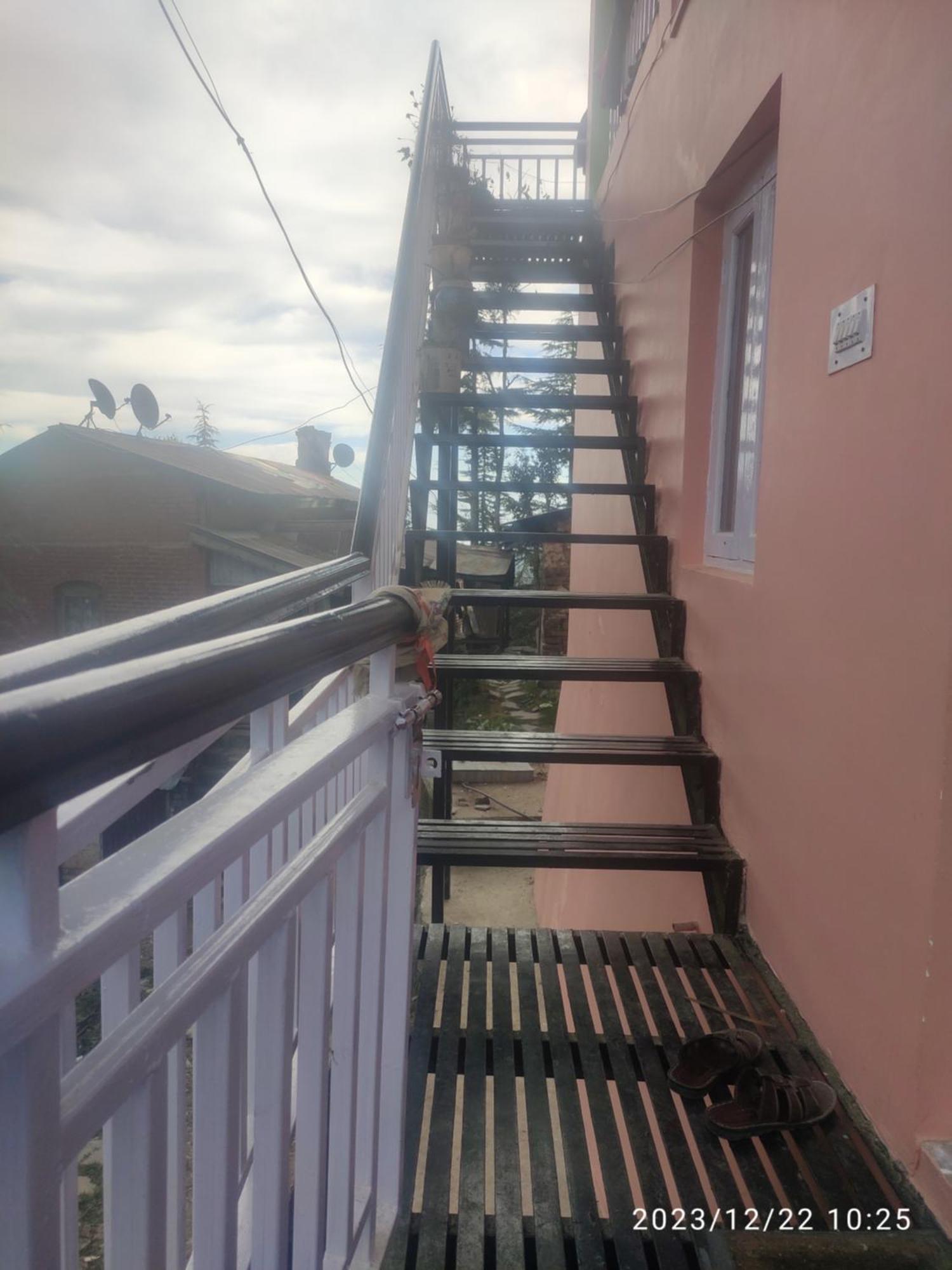 Tree Valley Homestay Chail Esterno foto