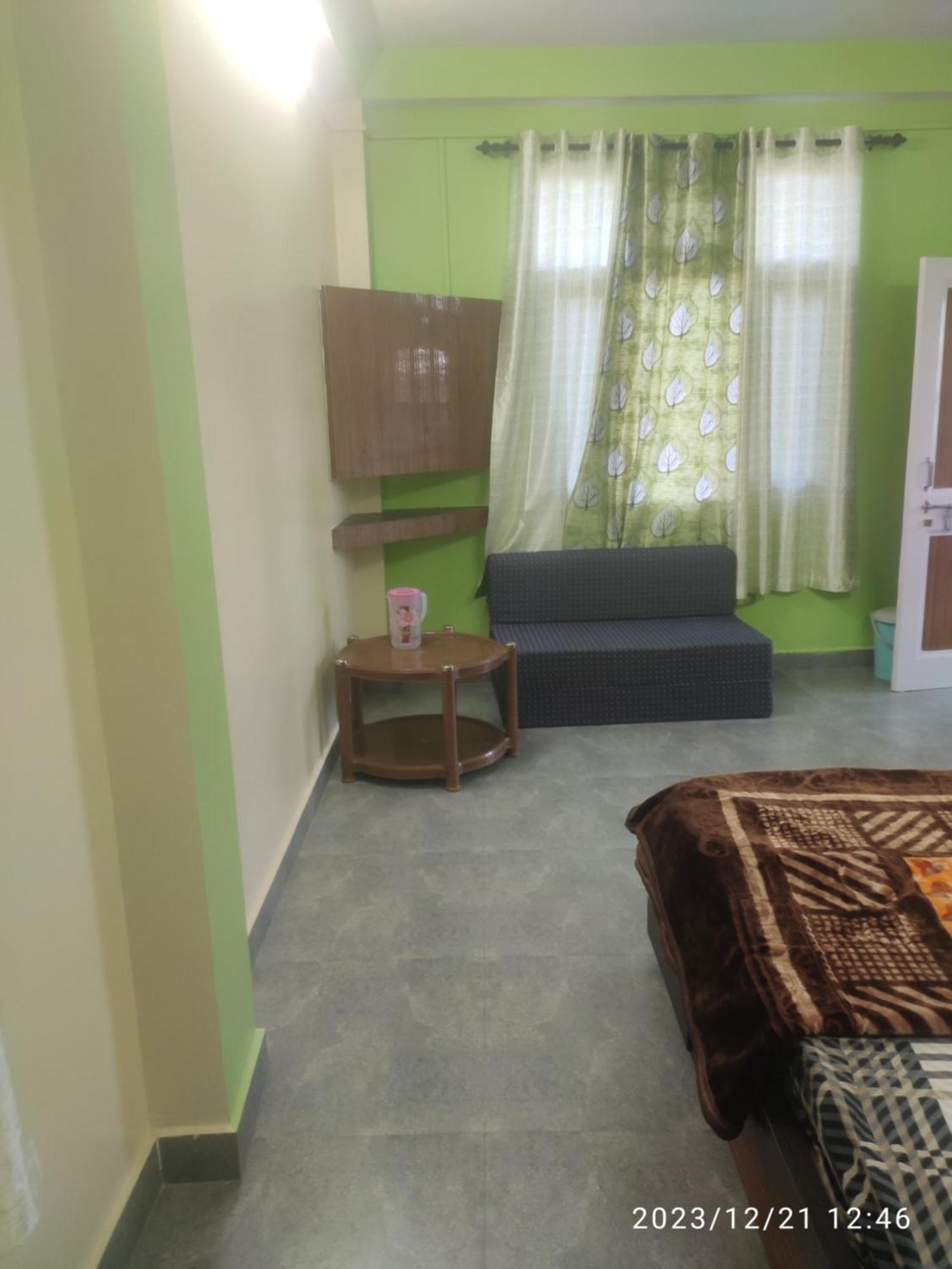 Tree Valley Homestay Chail Esterno foto